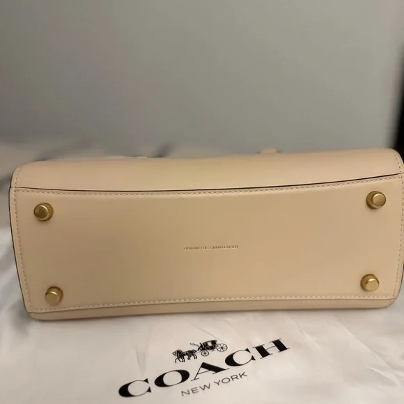 Coach Broome Carryall Bag in Brass/Ivory with Gold Hardware New with tags - Picture 13 of 15